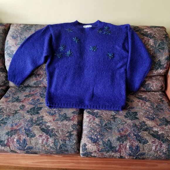 Purple soft, warm, light, mohair, oversize M, beaded leaf sweater, vintage 80s - Picture 2 of 5